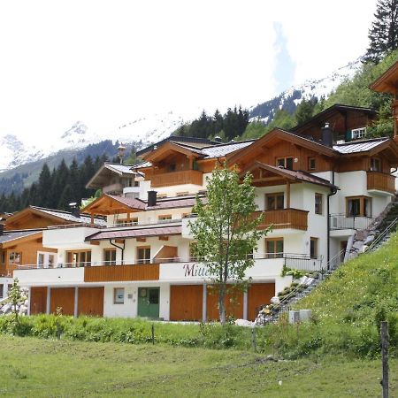 Large Chalet Apartment In Saalbach Hinterglemm Exteriör bild