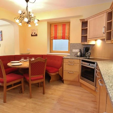 Large Chalet Apartment In Saalbach Hinterglemm Exteriör bild