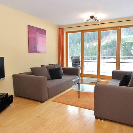 Large Chalet Apartment In Saalbach Hinterglemm Exteriör bild