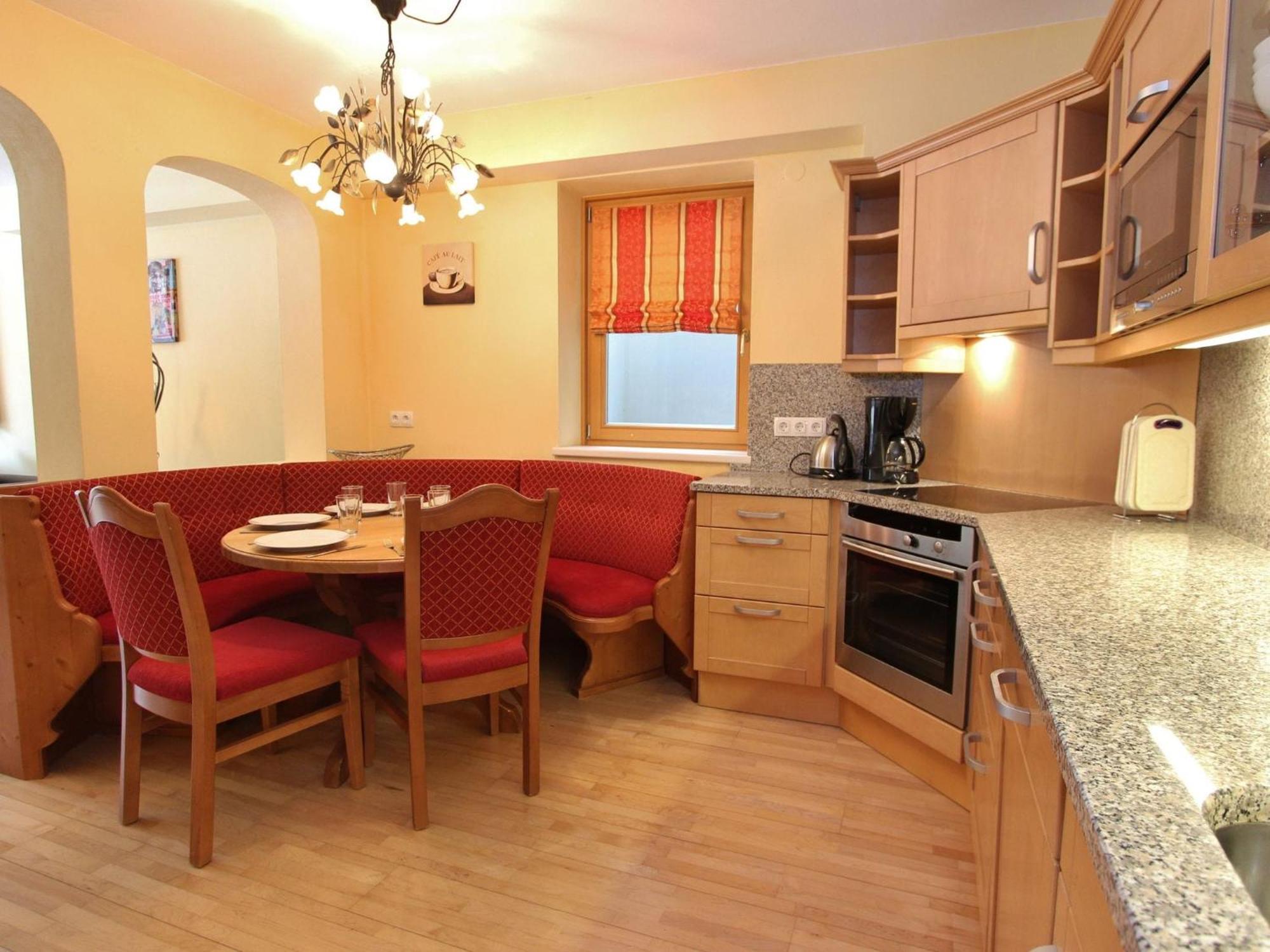 Large Chalet Apartment In Saalbach Hinterglemm Exteriör bild