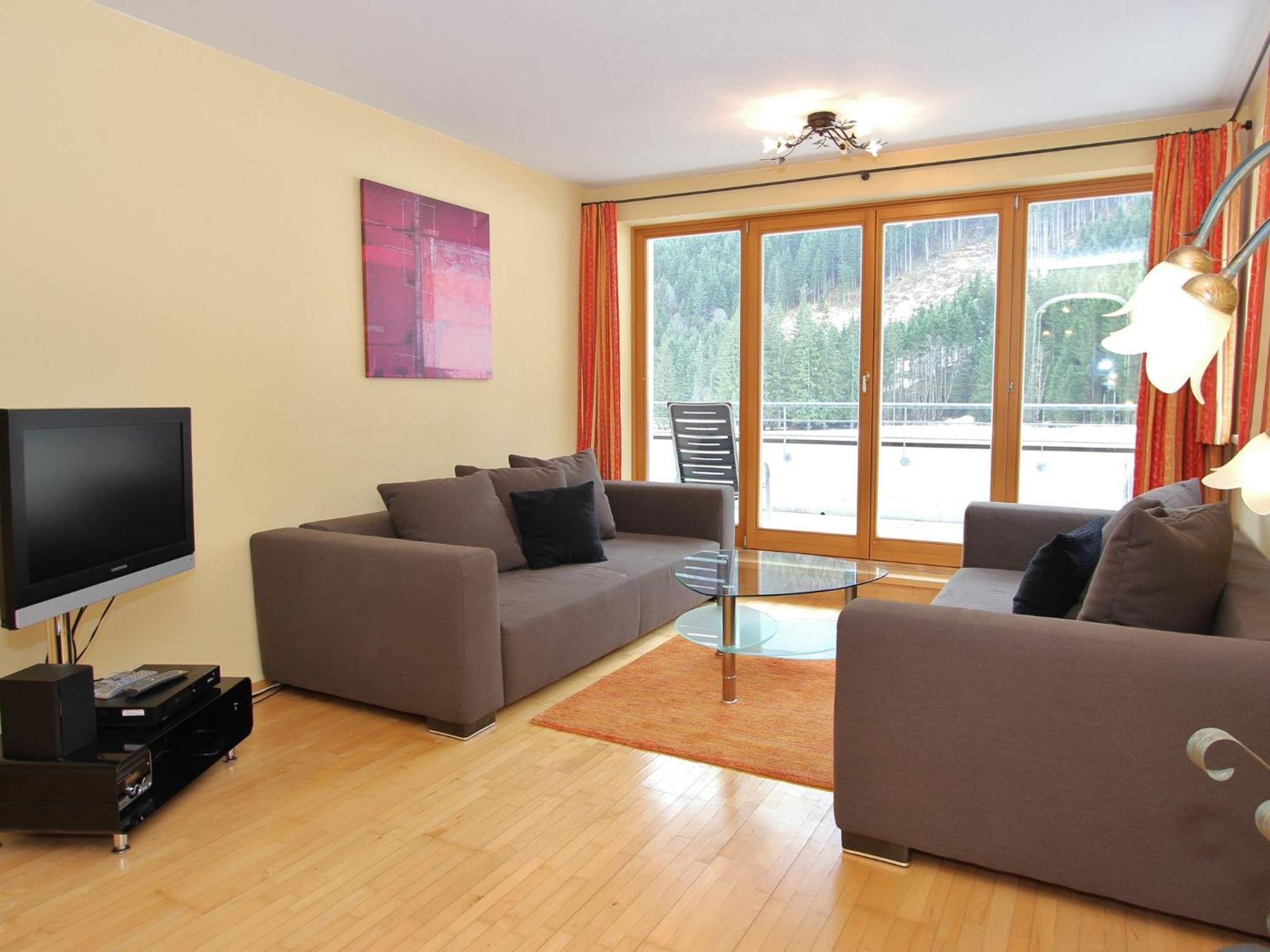 Large Chalet Apartment In Saalbach Hinterglemm Exteriör bild