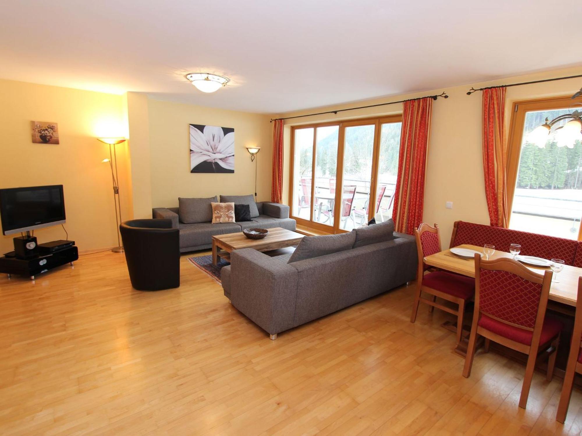 Large Chalet Apartment In Saalbach Hinterglemm Exteriör bild