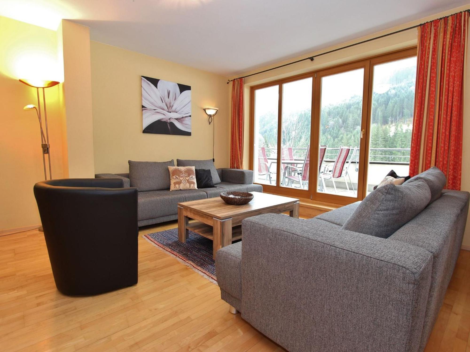 Large Chalet Apartment In Saalbach Hinterglemm Exteriör bild
